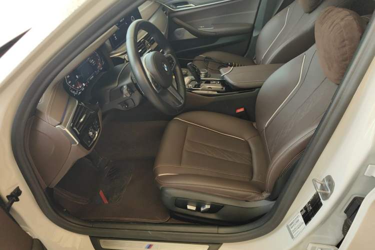 Used BMW 5 Series 2021 530Li Leading Model M Sport Package Left Front Seat