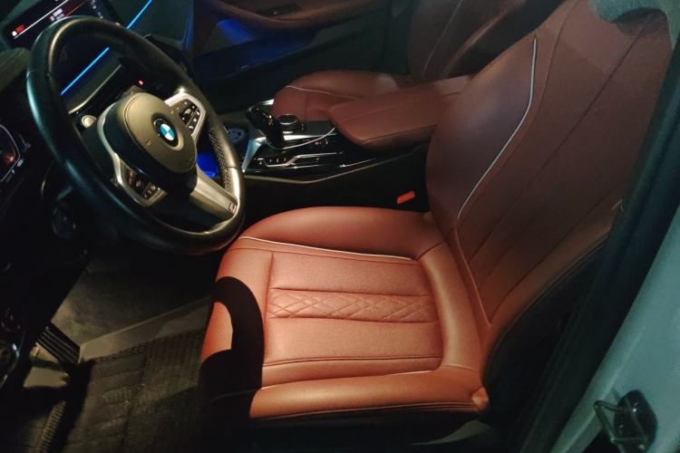 Used BMW 5 Series 2021 Facelifted 530Li Leading Edition M Sport Package Left Front Seat