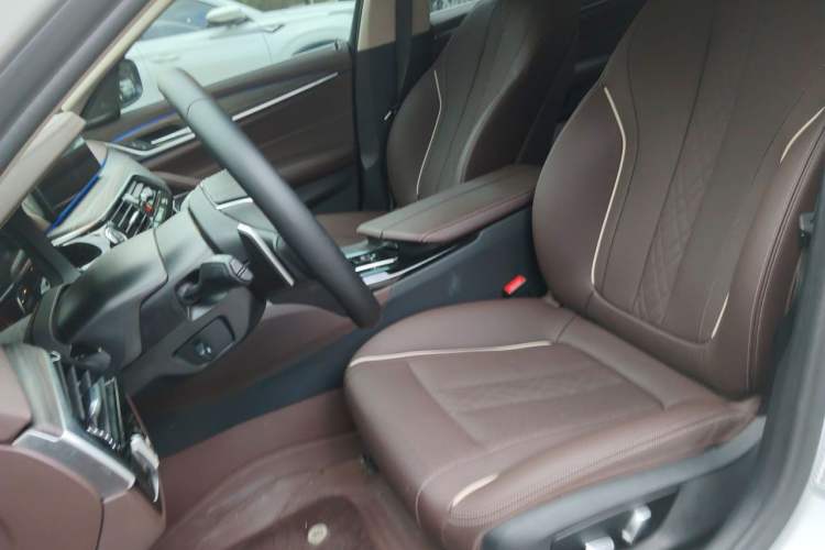 Used BMW 5 Series 2021 530Li xDrive Luxury Package Left Front Seat