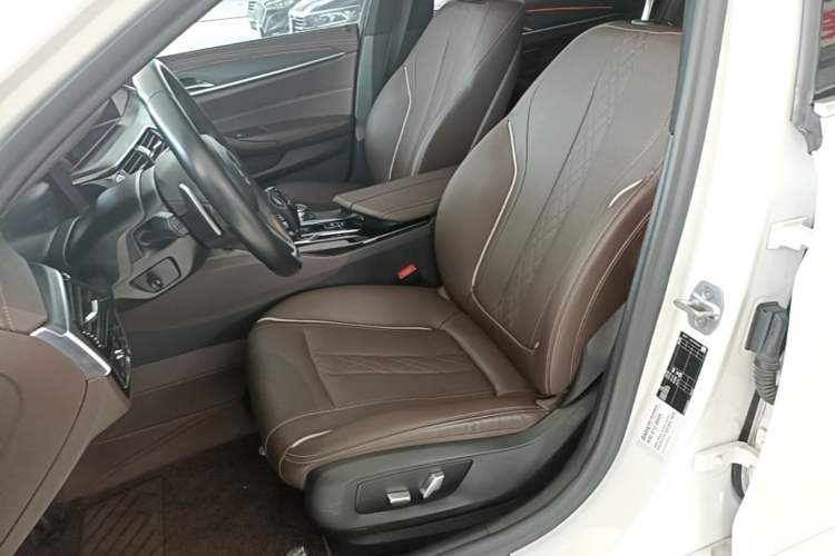 Used BMW 5 Series 2021 Facelifted 530Li Leading Edition M Sport Package Left Front Seat