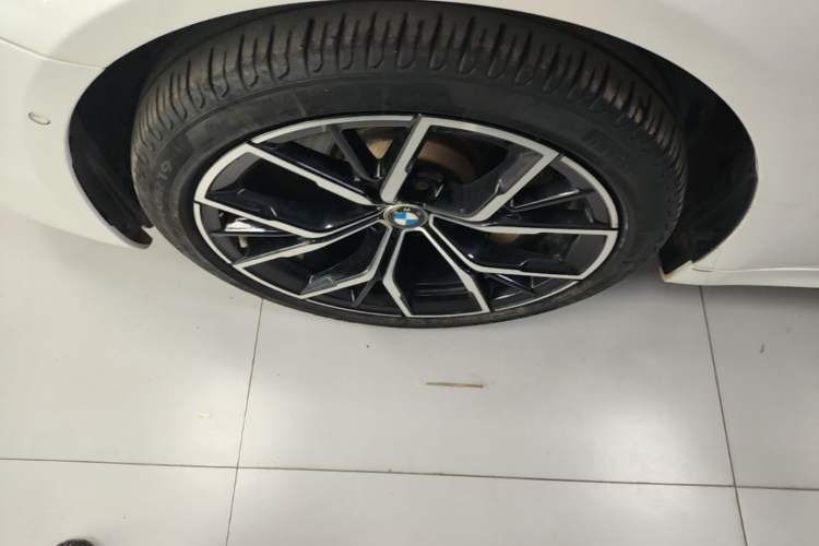 Used BMW 5 Series 2021 530Li Luxury Edition M Sport Package Left Front Wheel Hub