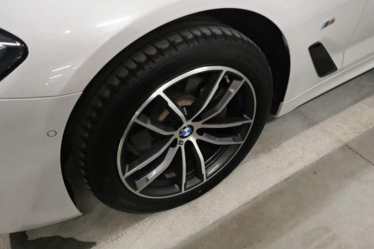 Used BMW 5 Series 2021 525Li M Sport Package Left Front Wheel Hub