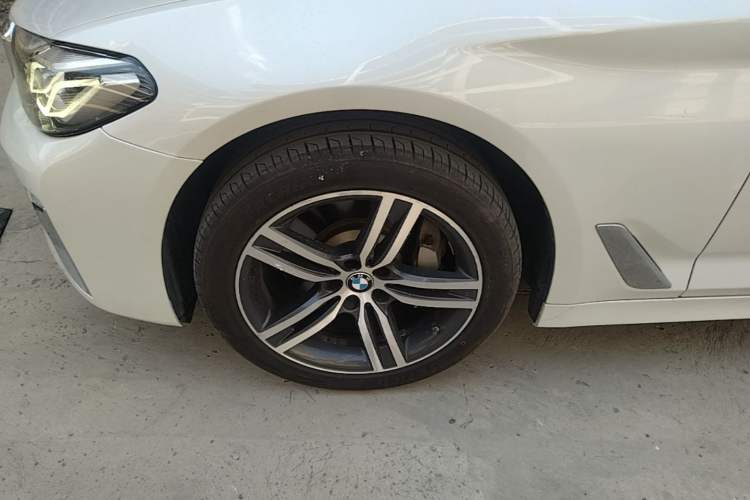 Used BMW 5 Series 2021 530Li Leading Luxury Package Left Front Wheel Hub