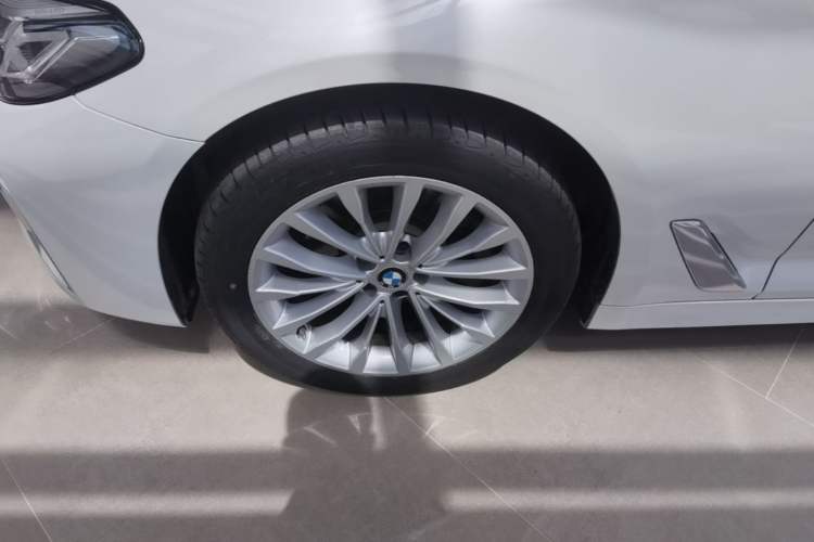 Used BMW 5 Series 2021 Updated Version 525Li Luxury Package Left Front Wheel Hub