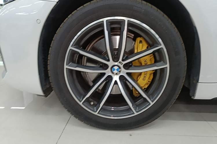 Used BMW 5 Series 2021 525Li M Sport Package Left Front Wheel Hub