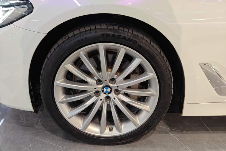 Used BMW 5 Series 2021 530Li Luxury Edition Premium Package Left Front Wheel Hub