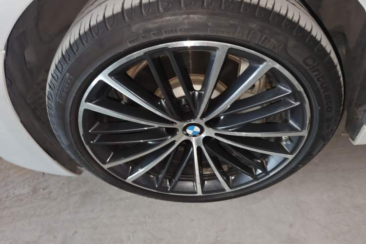 Used BMW 5 Series 2021 530Li Leading Model M Sport Package Left Front Wheel Hub