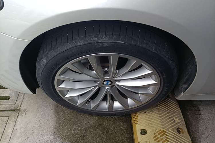 Used BMW 5 Series 2021 525Li Luxury Package Left Front Wheel Hub
