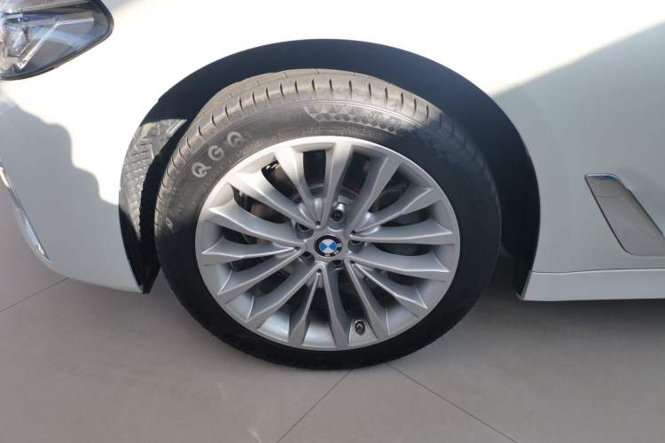 Used BMW 5 Series 2021 525Li Luxury Package Left Front Wheel Hub