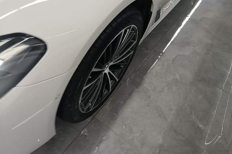 Used BMW 5 Series 2021 530Li Leading Model M Sport Package Left Front Wheel Hub