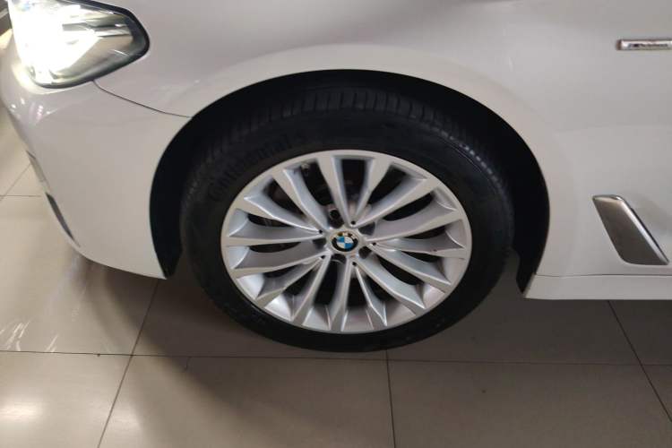 Used BMW 5 Series 2021 525Li Luxury Package Left Front Wheel Hub