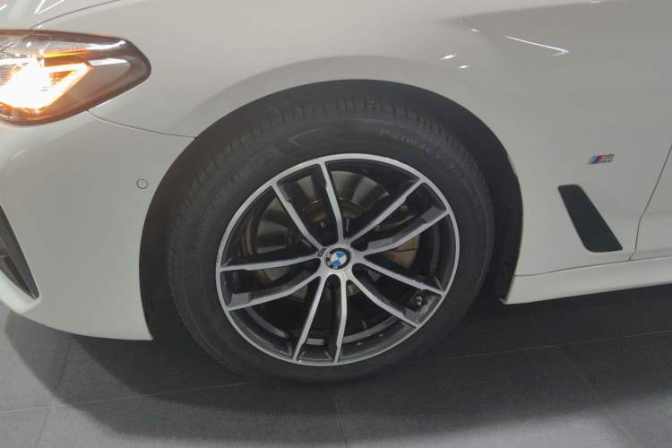 Used BMW 5 Series 2021 525i M Sport Package Left Front Wheel Hub