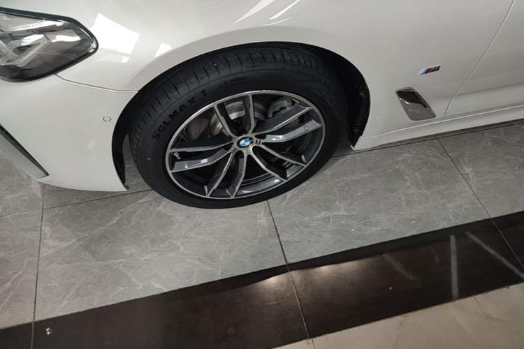 Used BMW 5 Series 2021 525Li M Sport Package Left Front Wheel Hub