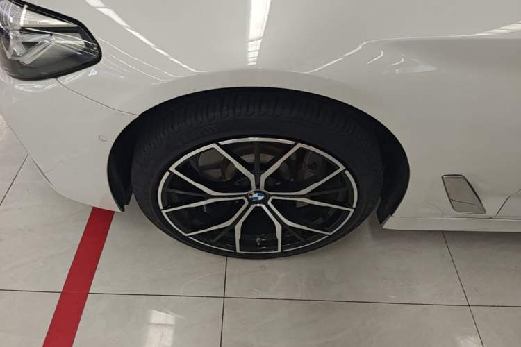Used BMW 5 Series 2021 530Li Luxury Edition Premium Package Left Front Wheel Hub