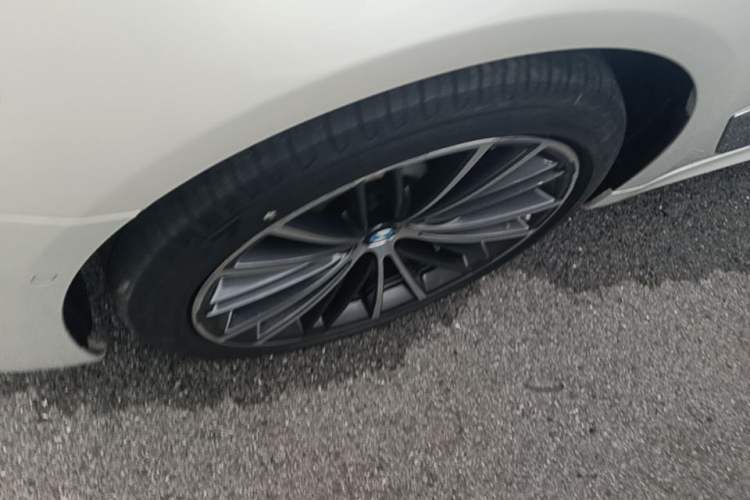 Used BMW 5 Series 2021 530Li Leading Model M Sport Package Left Front Wheel Hub