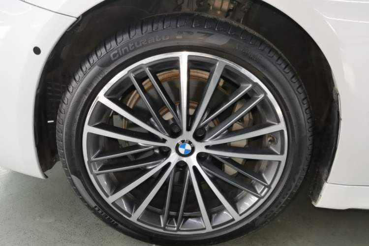 Used BMW 5 Series 2021 530Li Leading Model M Sport Package Left Front Wheel Hub