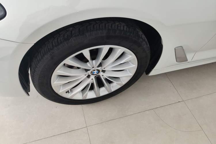 Used BMW 5 Series 2021 525Li Luxury Package Left Front Wheel Hub