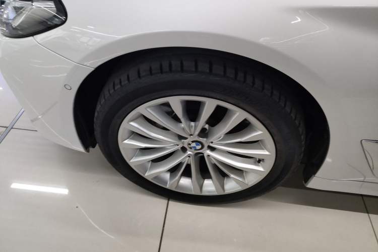 Used BMW 5 Series 2021 525Li Luxury Package Left Front Wheel Hub