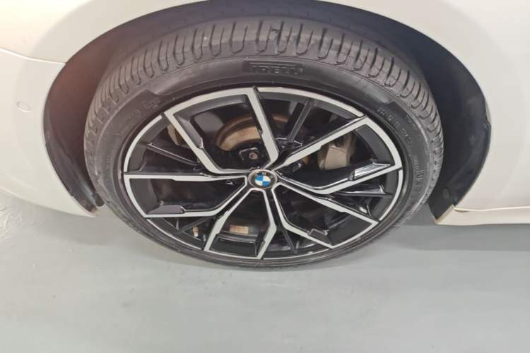 Used BMW 5 Series 2021 530Li Luxury Edition M Sport Package Left Front Wheel Hub