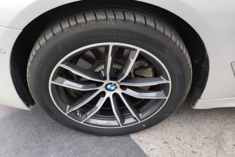 Used BMW 5 Series 2021 525Li M Sport Package Left Front Wheel Hub