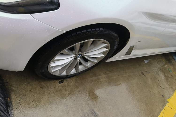 Used BMW 5 Series 2021 525Li Luxury Package Left Front Wheel Hub