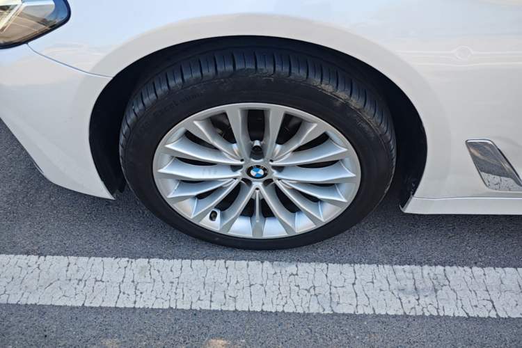 Used BMW 5 Series 2021 525Li Luxury Package Left Front Wheel Hub