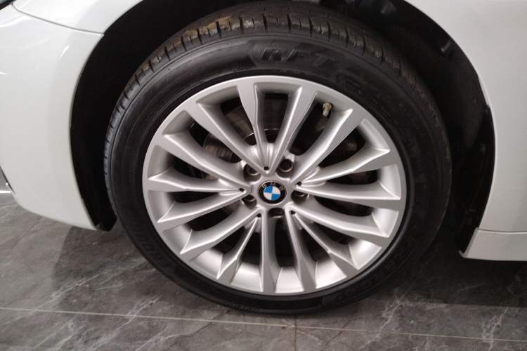 Used BMW 5 Series 2021 Updated Version 525Li Luxury Package Left Front Wheel Hub