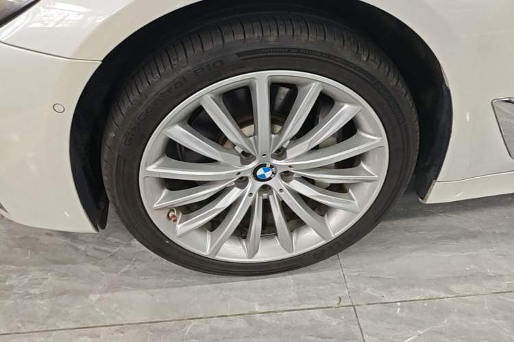 Used BMW 5 Series 2021 530Li Luxury Edition Premium Package Left Front Wheel Hub