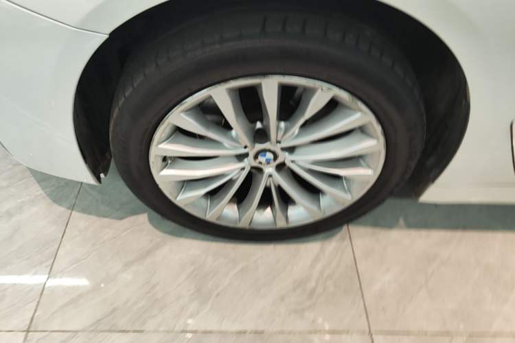 Used BMW 5 Series 2021 525Li Luxury Package Left Front Wheel Hub
