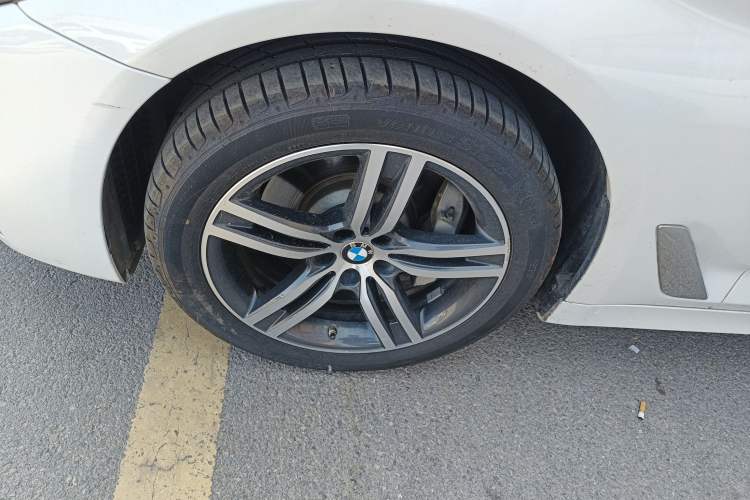 Used BMW 5 Series 2021 Restyled 530Li Leading Edition Luxury Package Left Front Wheel Hub