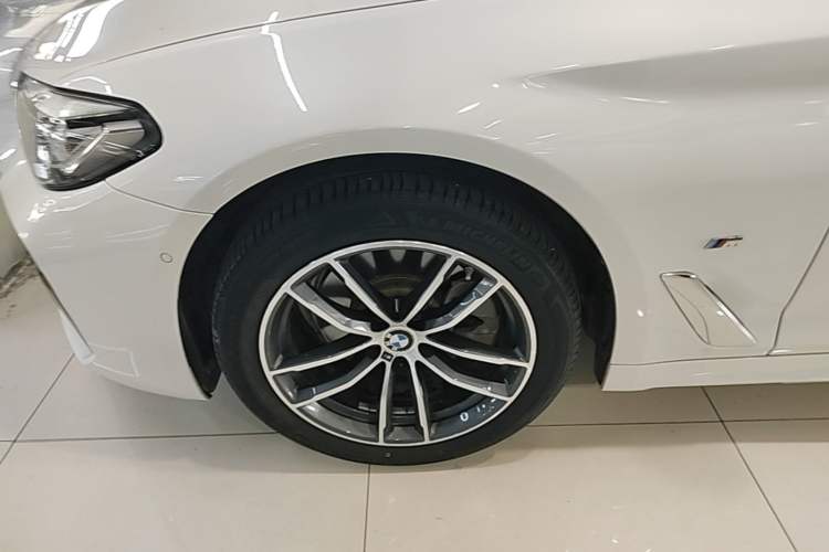 Used BMW 5 Series 2021 525Li M Sport Package Left Front Wheel Hub