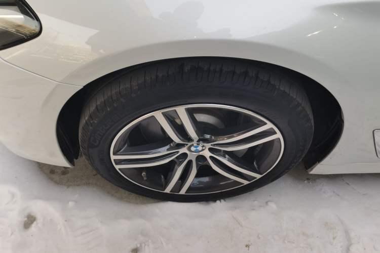 Used BMW 5 Series 2021 530Li xDrive Luxury Package Left Front Wheel Hub