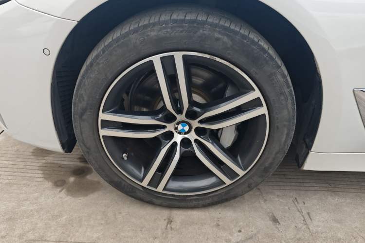 Used BMW 5 Series 2021 530Li Leading Luxury Package Left Front Wheel Hub