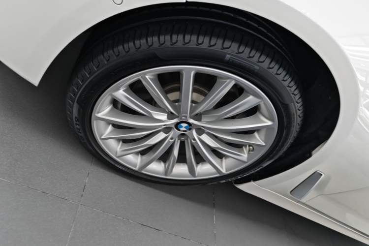Used BMW 5 Series 2021 530Li Luxury Edition Premium Package Left Front Wheel Hub