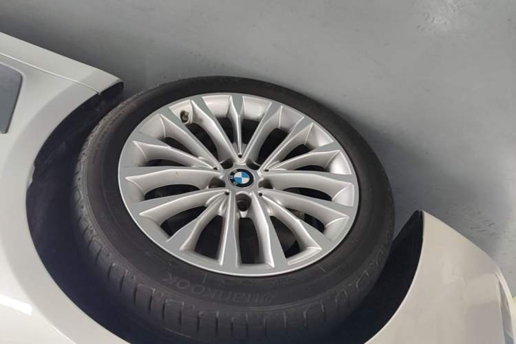 Used BMW 5 Series 2021 525Li Luxury Package Left Front Wheel Hub