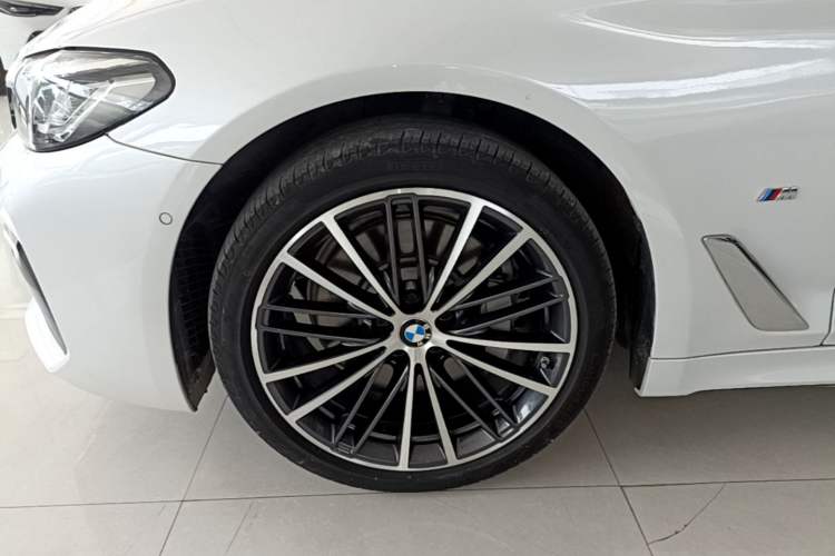 Used BMW 5 Series 2021 Facelifted 530Li Leading Edition M Sport Package Left Front Wheel Hub