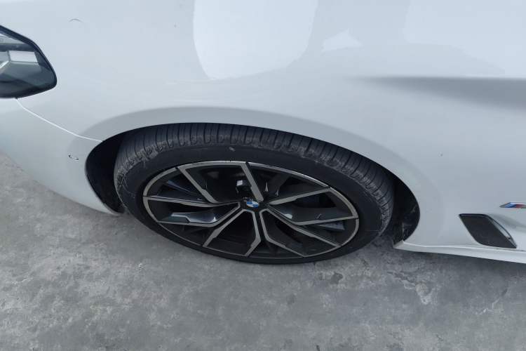 Used BMW 5 Series 2021 530i M Sport Package Left Front Wheel Hub