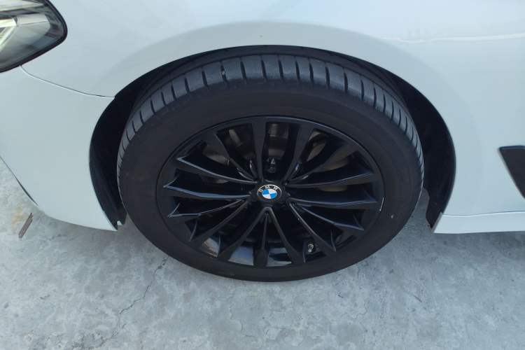Used BMW 5 Series 2021 525Li Luxury Package Left Front Wheel Hub