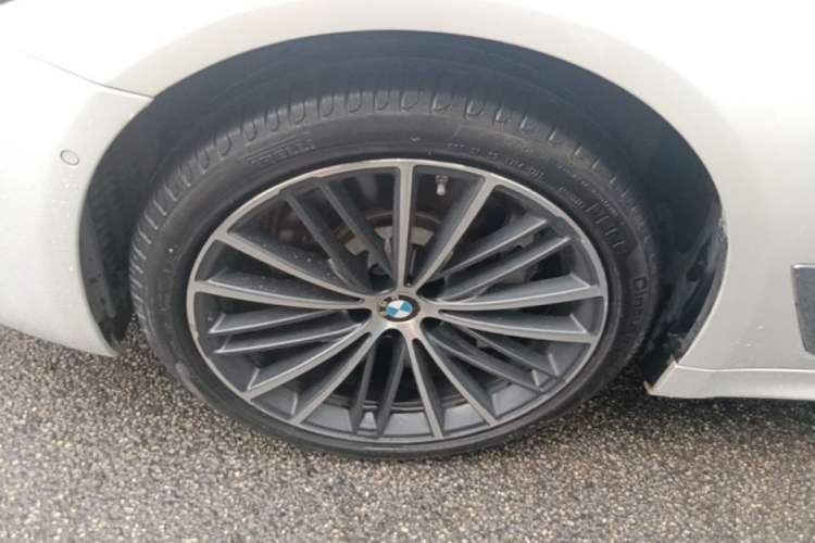 Used BMW 5 Series 2021 530Li Leading Model M Sport Package Left Front Wheel Hub