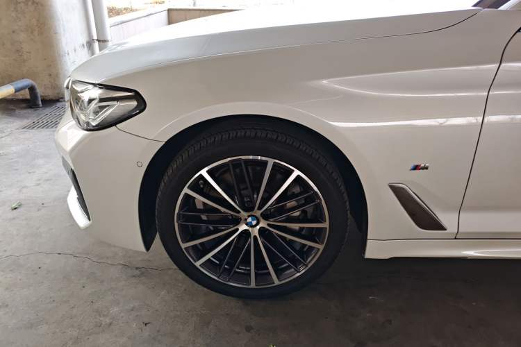 Used BMW 5 Series 2021 530Li Leading Model M Sport Package Left Front Wheel Hub