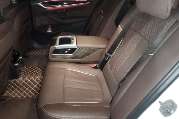 Used BMW 5 Series 2021 Restyled 530Li Luxury Edition M Sport Package Left Rear Seat