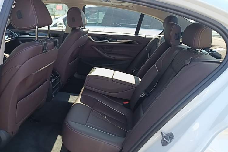 Used BMW 5 Series 2021 525Li Luxury Package Left Rear Seat
