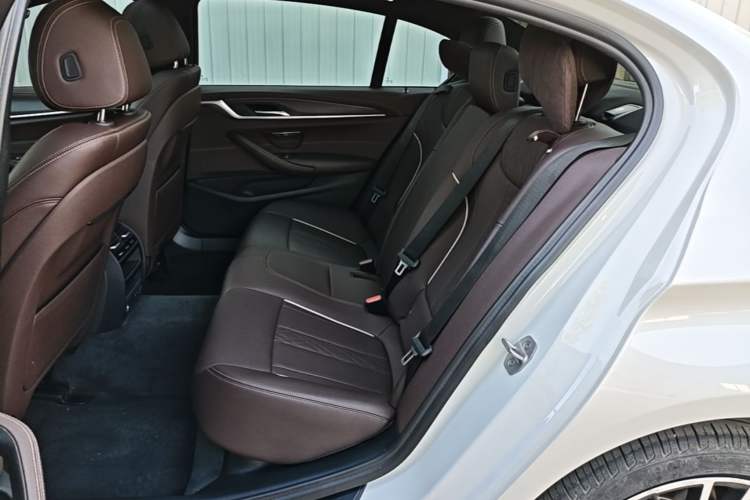 Used BMW 5 Series 2021 Facelifted 530Li Leading Edition M Sport Package Left Rear Seat