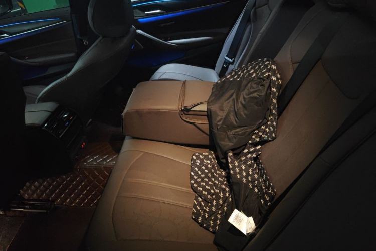Used BMW 5 Series 2021 Facelifted 530Li Leading Edition M Sport Package Left Rear Seat