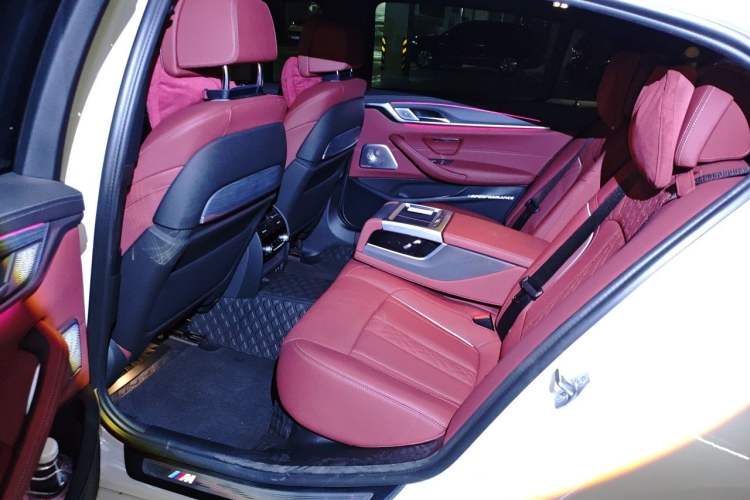 Used BMW 5 Series 2021 530Li Luxury Edition M Sport Package Left Rear Seat