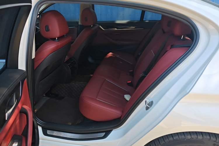 Used BMW 5 Series 2021 525Li Luxury Package Left Rear Seat