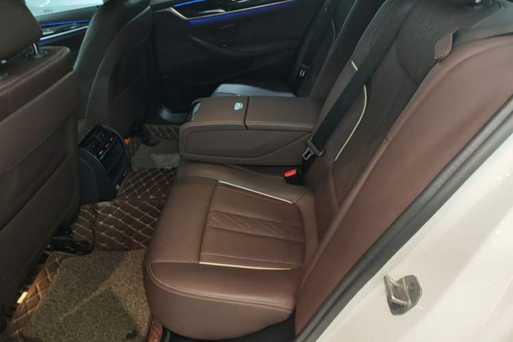 Used BMW 5 Series 2021 525Li Luxury Package Left Rear Seat