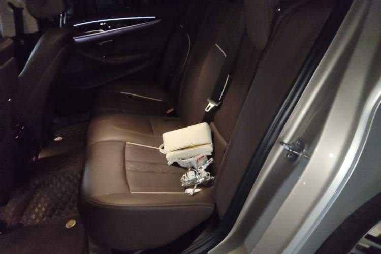 Used BMW 5 Series 2021 525Li Luxury Package Left Rear Seat