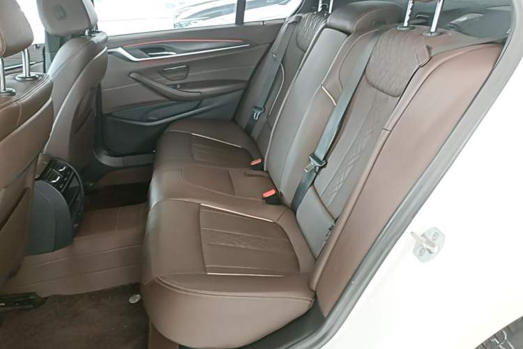 Used BMW 5 Series 2021 Facelifted 530Li Leading Edition M Sport Package Left Rear Seat