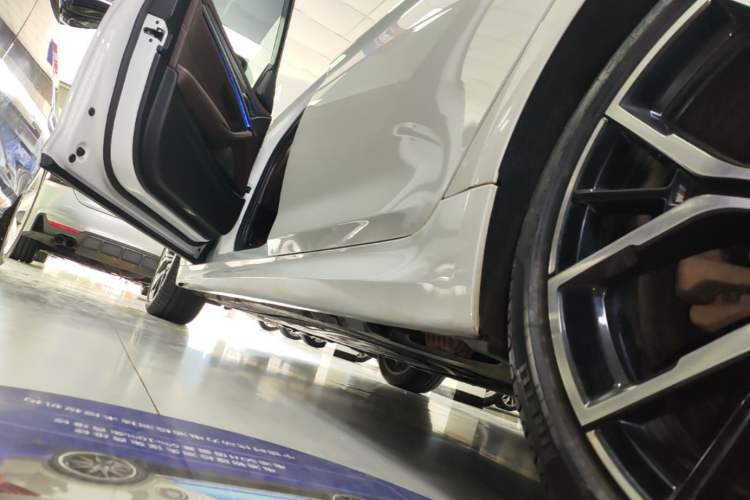 Used BMW 5 Series 2021 530Li Luxury Edition M Sport Package Left Side Sill